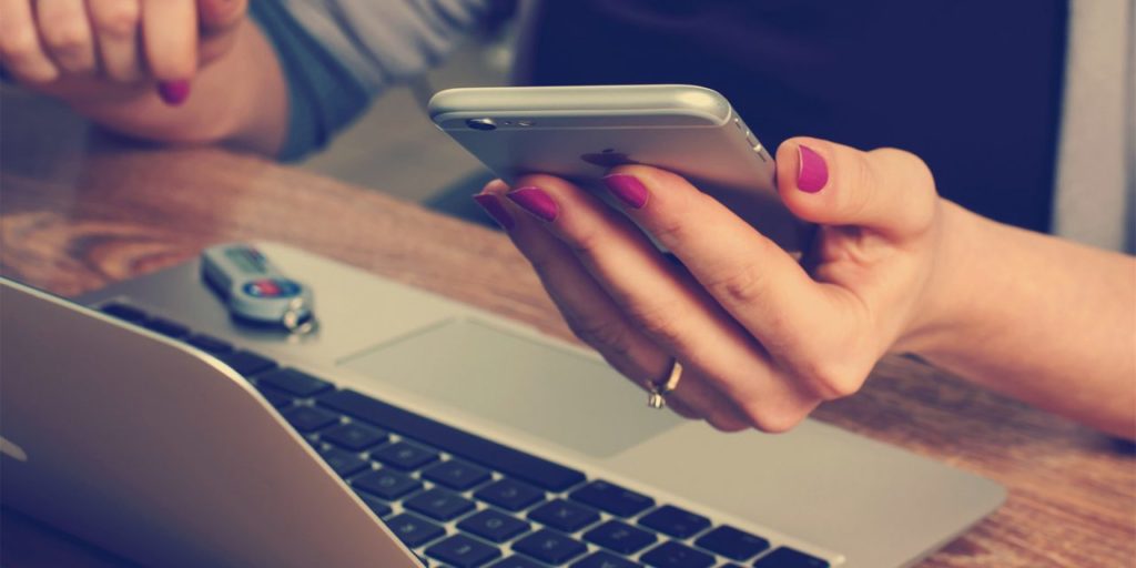 Suivi administratif et échanges professionnels à distance
